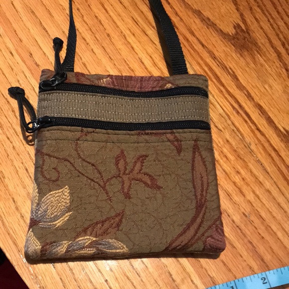 Purse with shoulder strap, has 2 pockets w zippers, tapestry motif. 6”x6”. - Picture 1 of 9